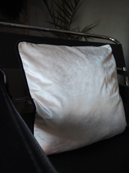 Ecru Velvet Pillow - Bilde 3