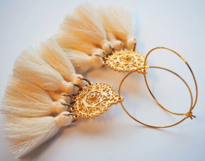 Gold Filigree Leilani Hoop Earrings - Bilde 2
