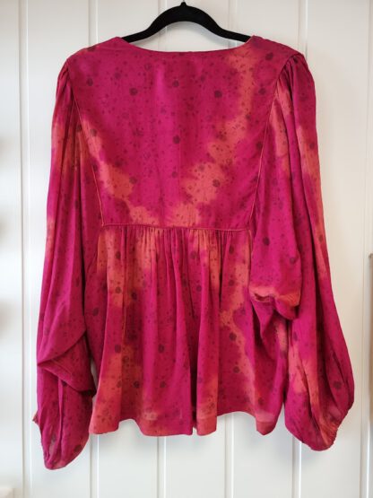 Goldie Tie Dye Silk Top 1 | Sissel Edelbo - Bilde 4