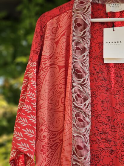 Lotus Short Kimono i silke fra Sissel Edelbo | 31 - Bilde 3