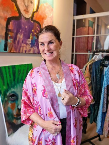 Lotus Short Kimono i silke fra Sissel Edelbo | 79 - Bilde 3