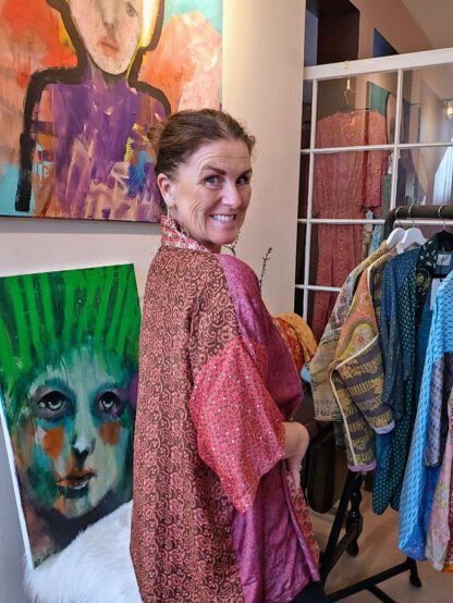 Lotus Short Kimono i silke fra Sissel Edelbo | 83 - Bilde 3