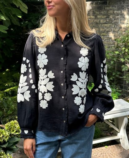 Rae Shirt Black, bluse fra Sissel Edelbo i 100% organisk bomull - Bilde 5