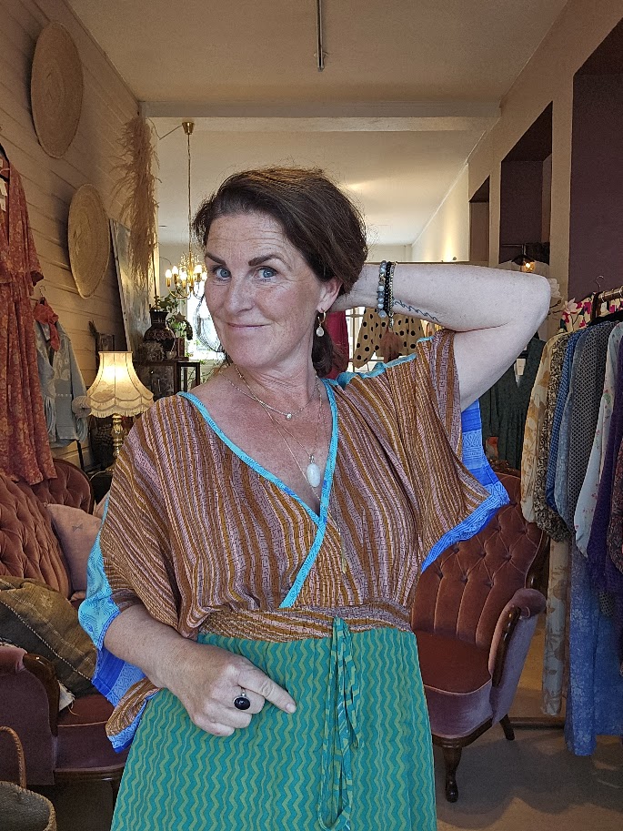 Tithonia T-Dress Mix, lang kjole i 100% silke fra Sissel Edelbo - Bilde 6